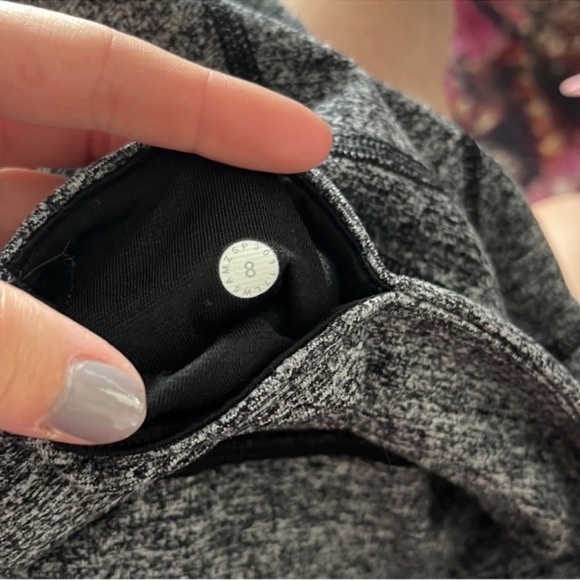 Excellent Condition Lululemon Out To Lunge Untight Tights. Size 8. - Picture 5 of 7